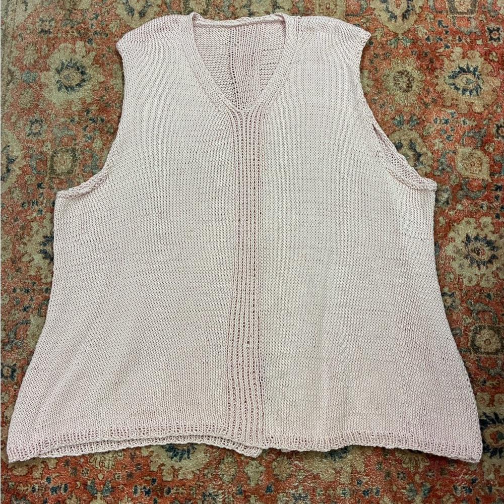 Sleeveless V-Neck Knit Top in Light Pink